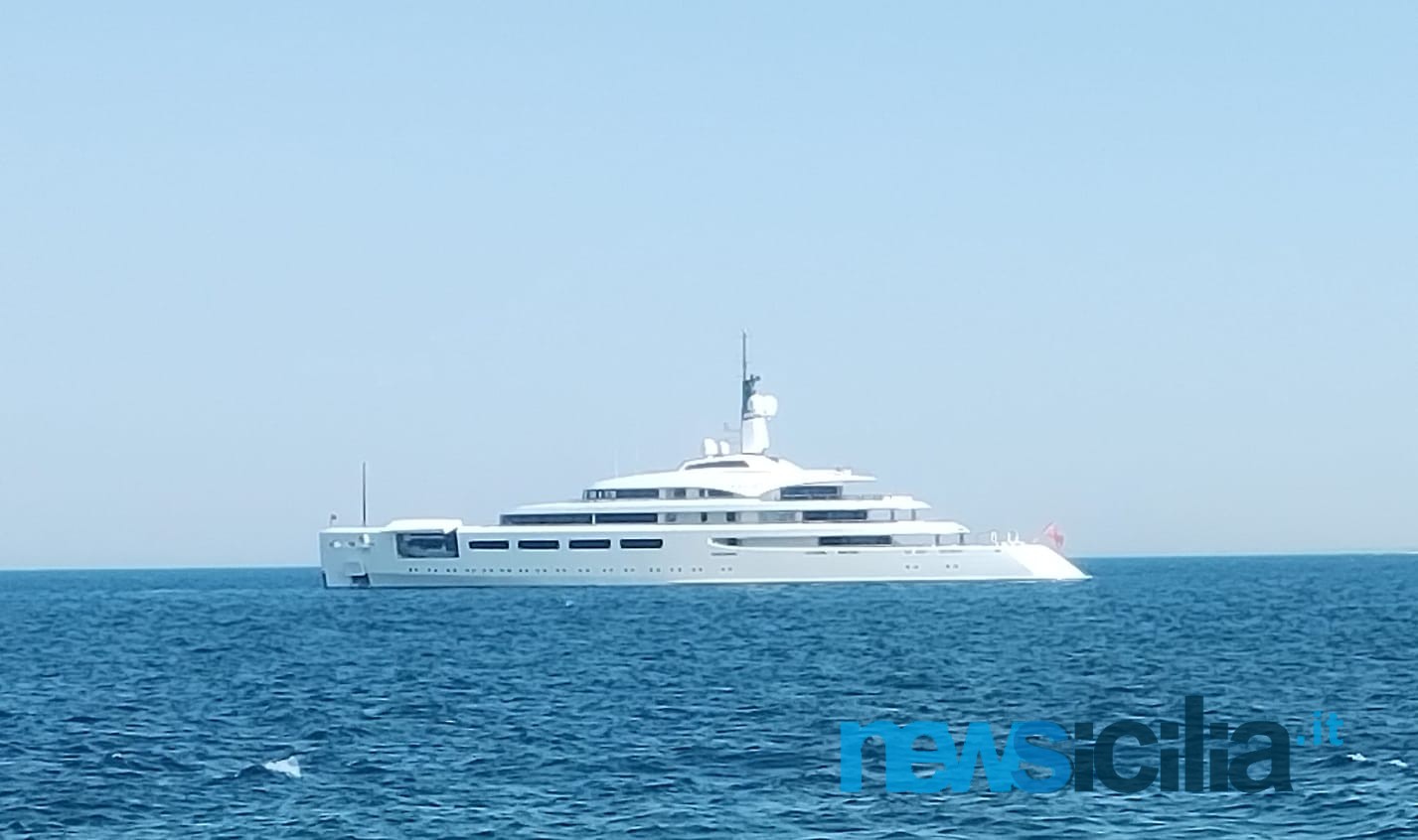 Ognina, avvistato al largo il super yacht Lady Marina del magnate Mantegazza