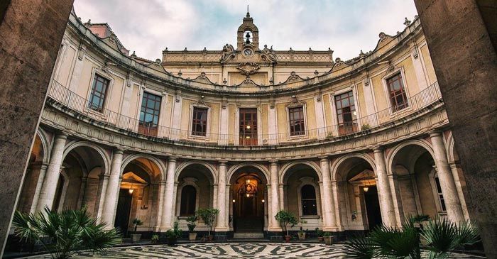 “Auguri di cuore”, la DS del Convitto “Cutelli” di Catania Anna Spampinato saluta i diplomati 2025