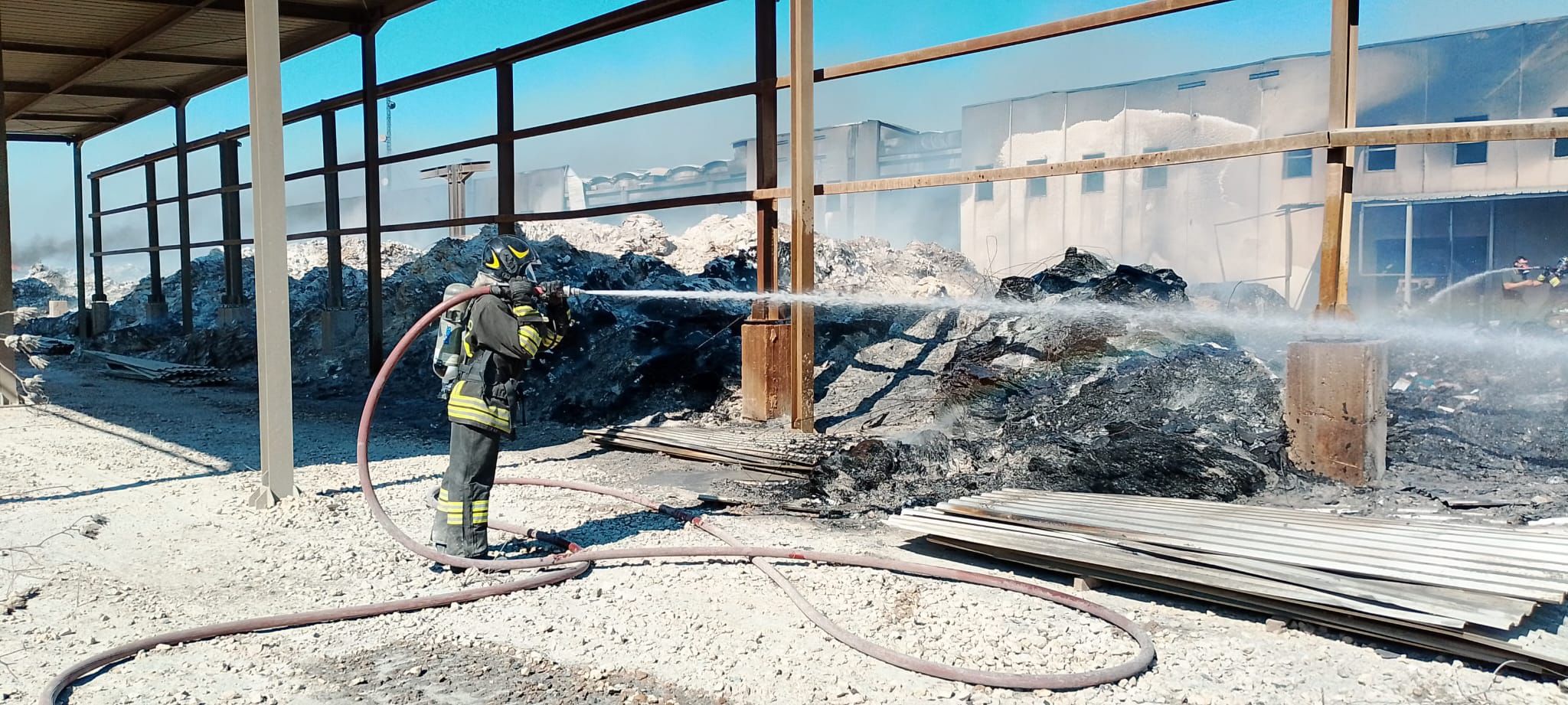 Incendio Augusta, riunito il tavolo tecnico: superata la fase critica secondo Arpa e Asp, prosegue il monitoraggio ambientale