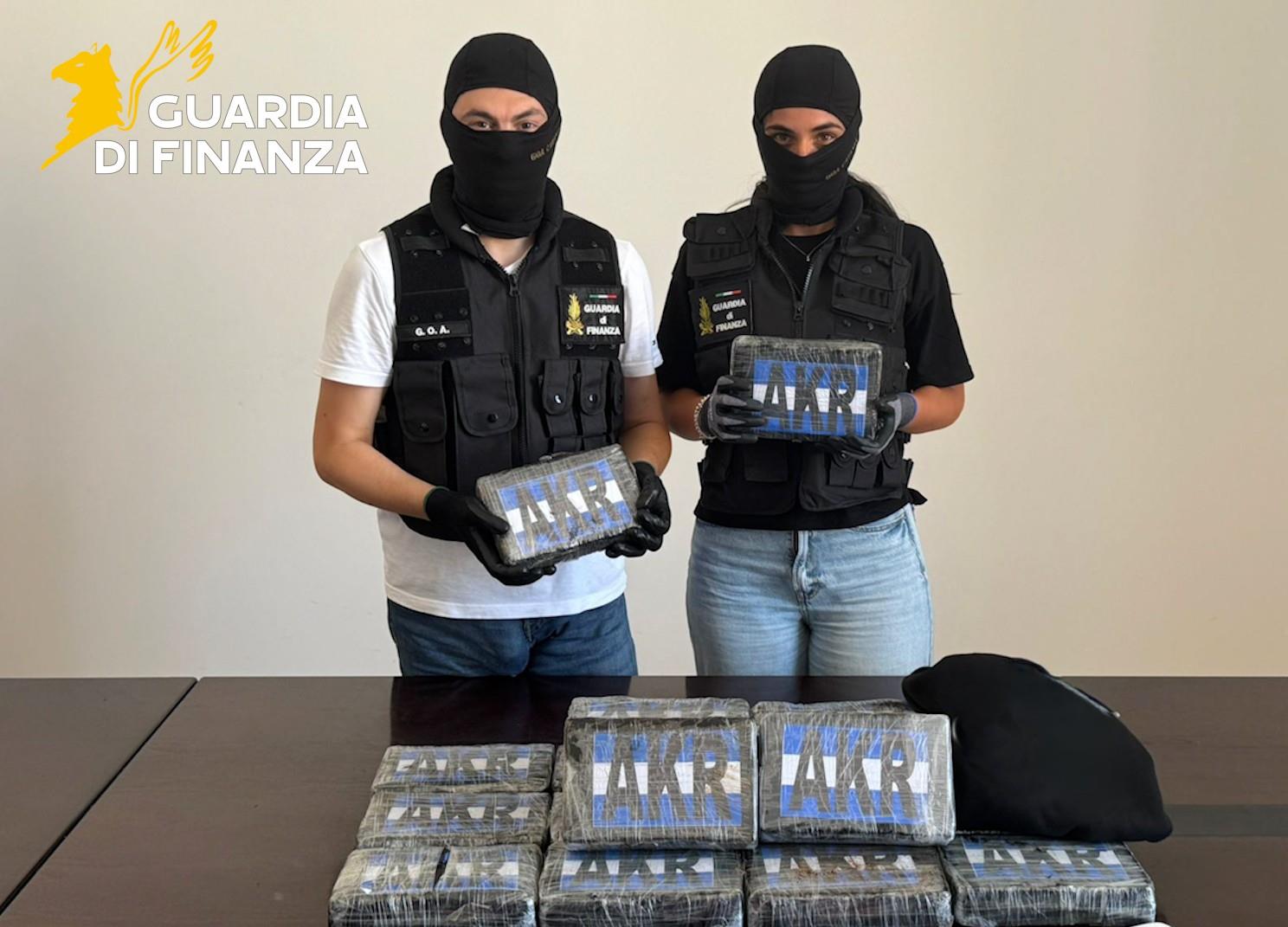 Finisce la “corsa” di un corriere della droga a Catania: a bordo 24 kg di cocaina