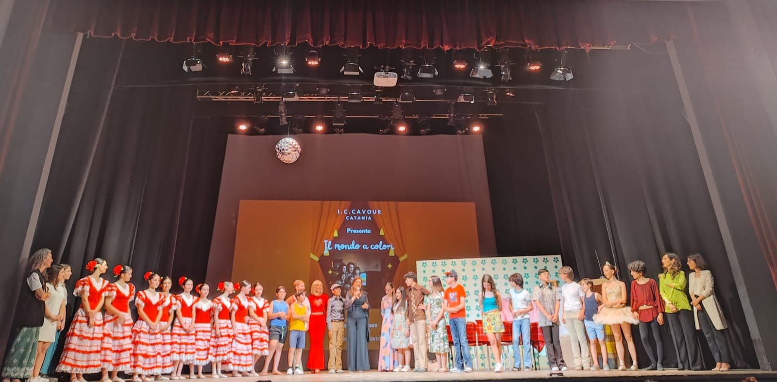 “Il mondo a colori”, un’esperienza teatrale indimenticabile per gli alunni dell’I.C. “Cavour” di Catania