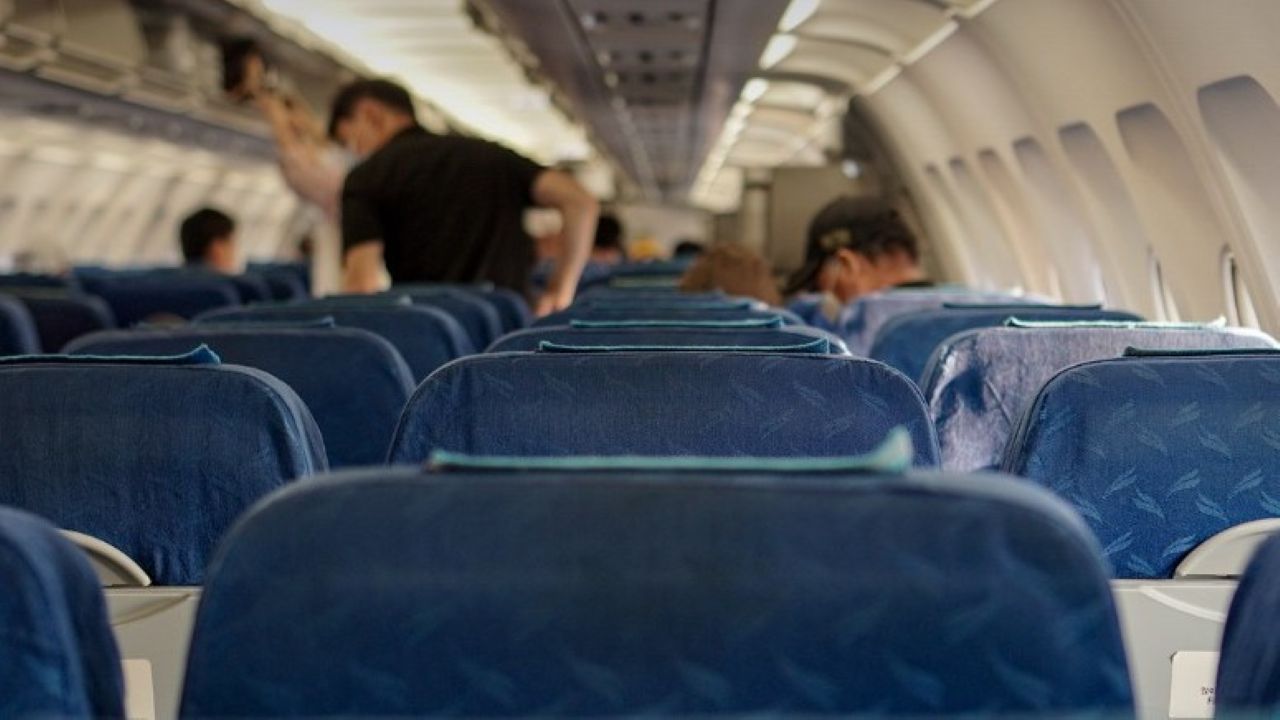 Viaggi in aereo, tutte le novità sui liquidi, documenti e controlli. Cosa cambia (e cosa no)