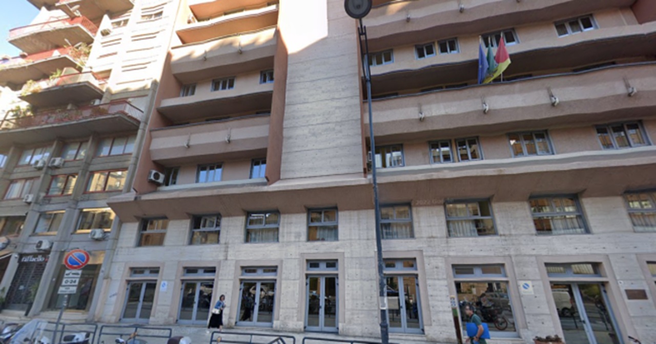 Inchiesta per corruzione, si dimette il segretario dell’assessore Amata: “Posizione delicata”