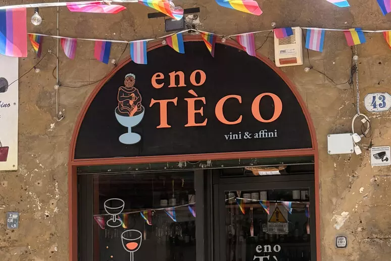 Locale derubato due volte ma è il proprietario a essere multato. “Si usa la forza solo con i deboli”