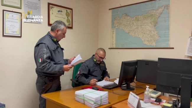 Titolare di una macelleria sfruttava i dipendenti bisognosi: sottopagati, senza riposo e in nero