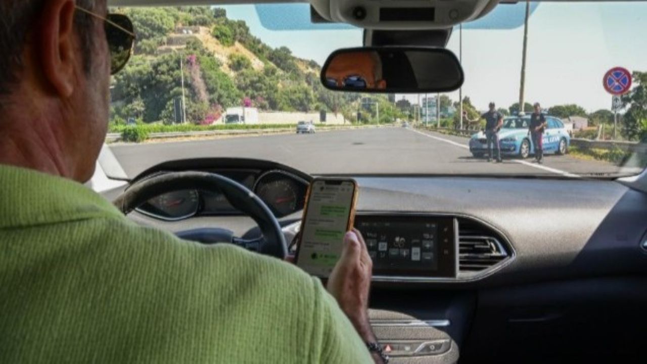 Controlli a Messina contro l’uso del cellulare alla guida