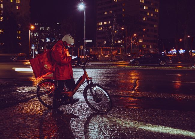 Emergenza caldo, accordo tra Filt Cgil e Just Eat: migliorano le condizioni di lavoro per i rider di Palermo