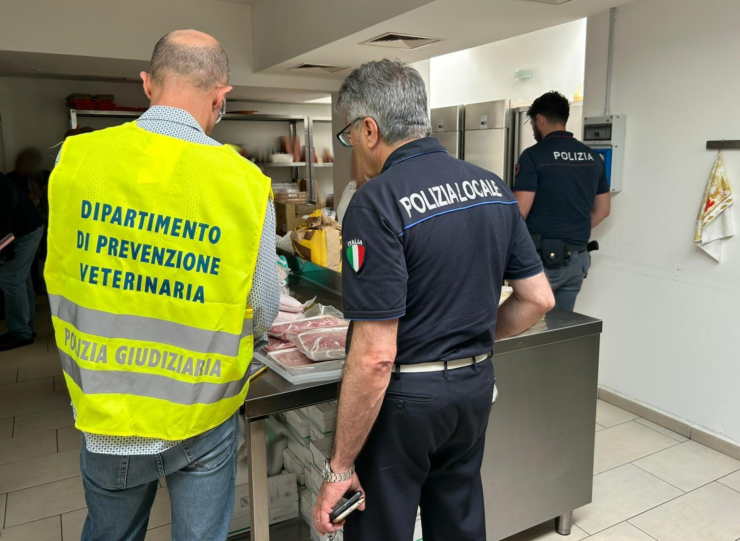 Casa di riposo a Catania: scoperta carne in cattivo stato e lavoratore in nero, denunciato il titolare
