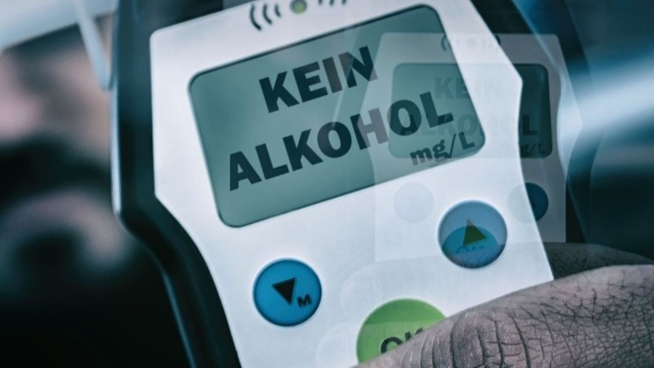 Verso l’installazione dell’alcolock nelle auto. Tra benefici, falsi positivi e nodo costi