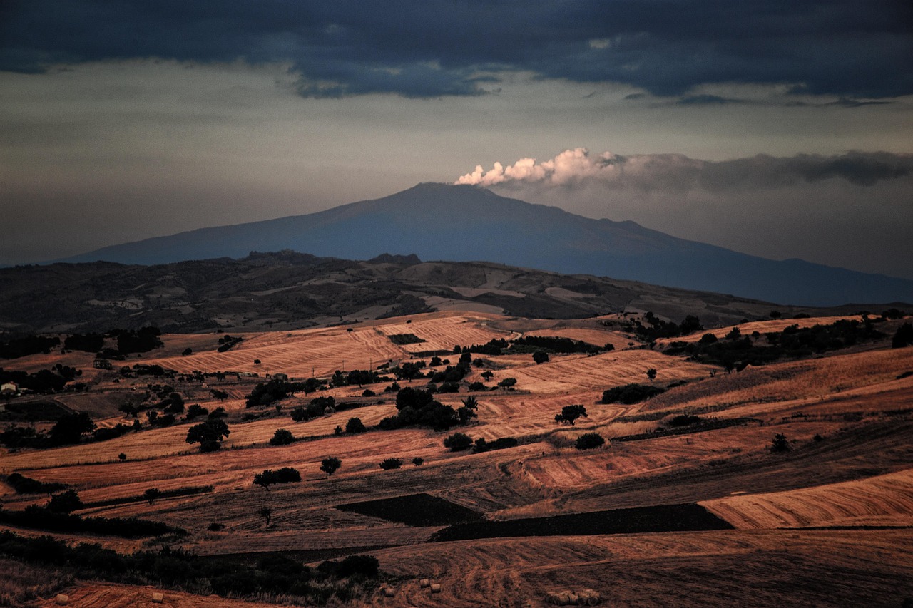 Etna, analizzata la struttura profonda del vulcano e il legame tra l’attività sismica e la risalita del magma