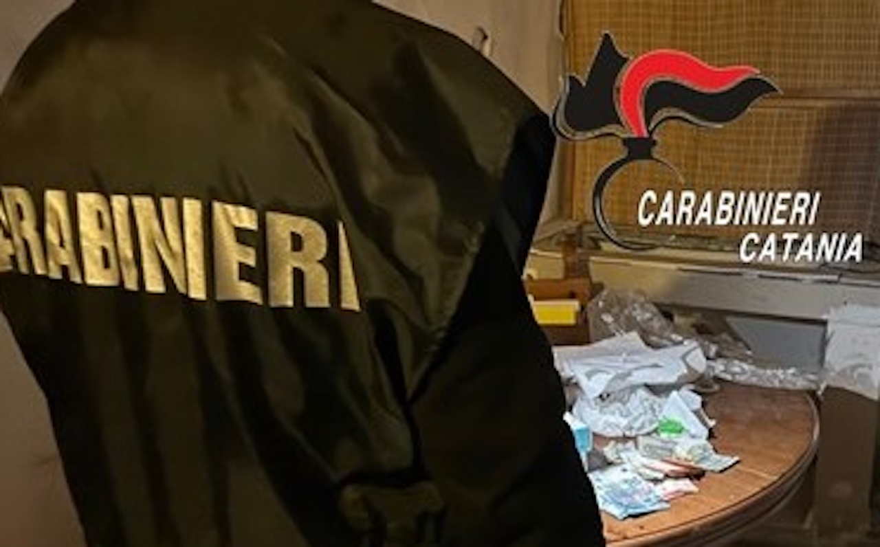 Catania, blitz dei Carabinieri a Gelso Bianco: 31enne arrestato per detenzione di droga