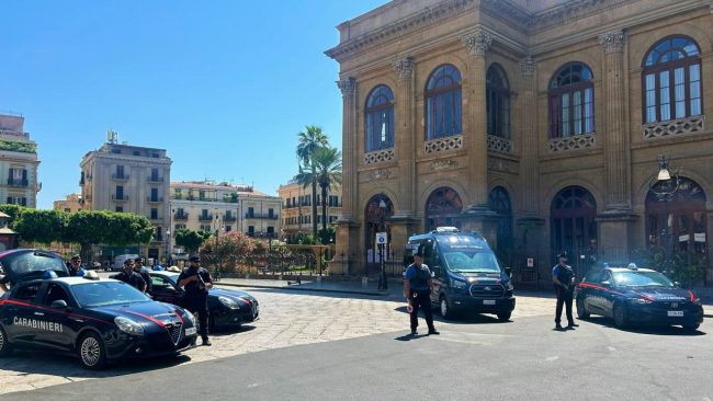 Controlli a tappeto a Palermo: tra droga, occupazione di suolo pubblico e ricettazione