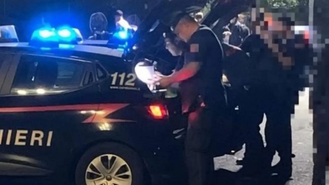 L’aggressione ai carabinieri per mano di un giovane che girava armato