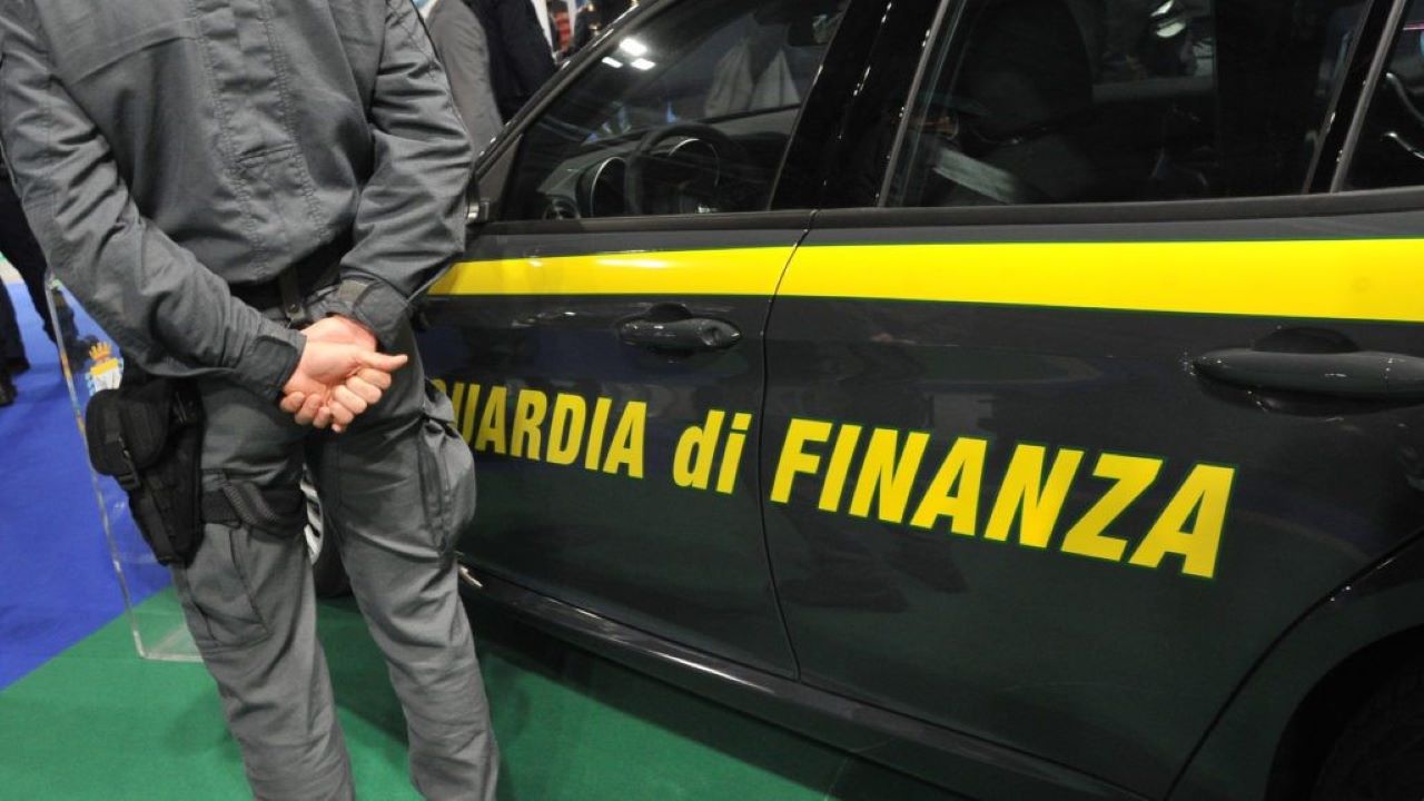 Trapani, i guai per le irregolarità in un peschereccio: uomo si finge comandante