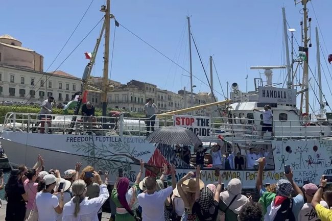 Freedom Flotilla: la “Handala” salpa da Siracusa verso Gaza, a bordo attivisti e aiuti umanitari