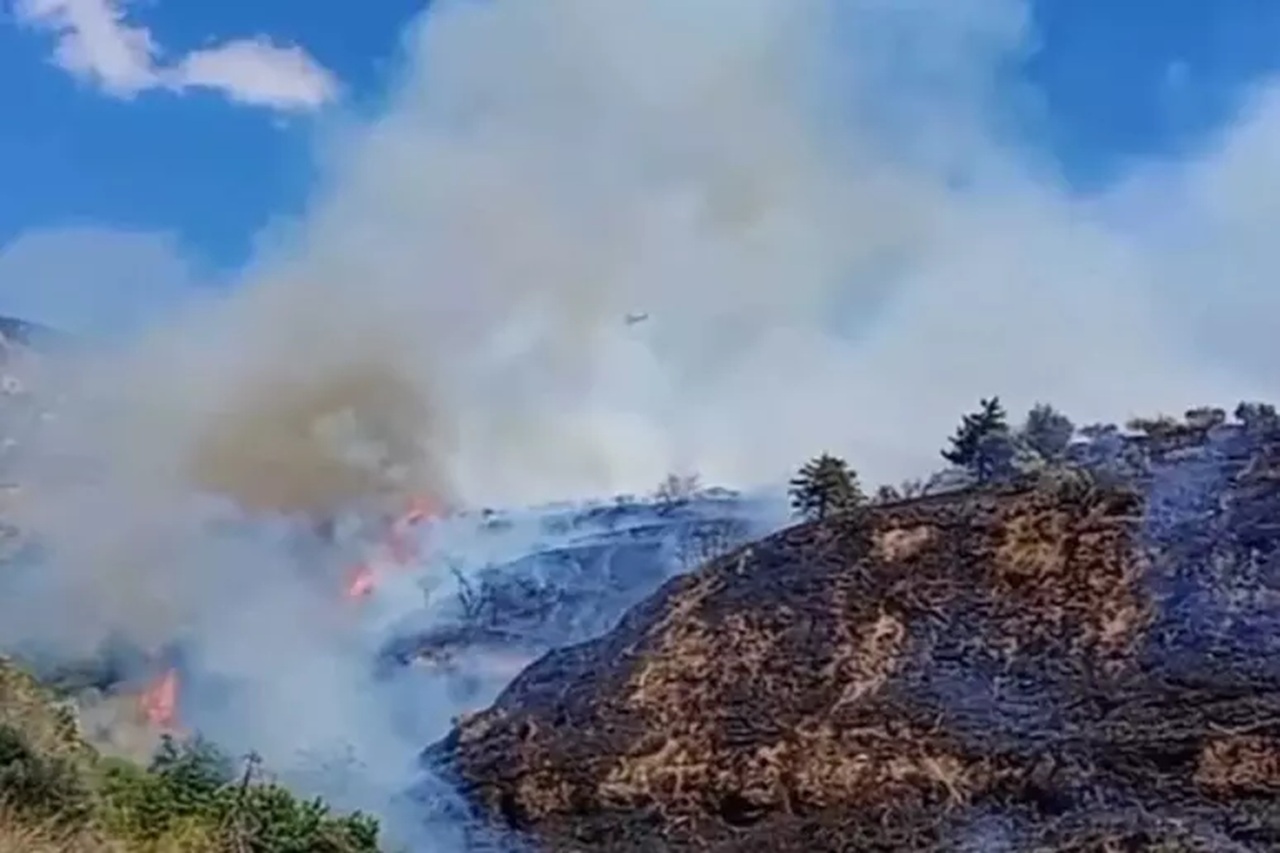 Incendio a Burgio, divorata la riserva naturale: in azione canadair ed elicotteri