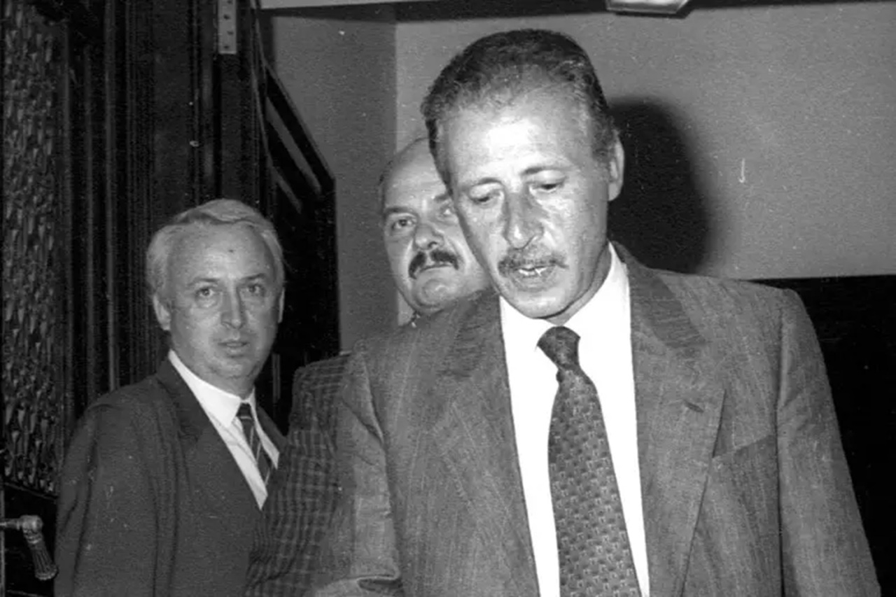 Caltanissetta, svolta nell’inchiesta “Mafia e Appalti”: ritrovati dopo 30 anni i brogliacci originali delle intercettazioni