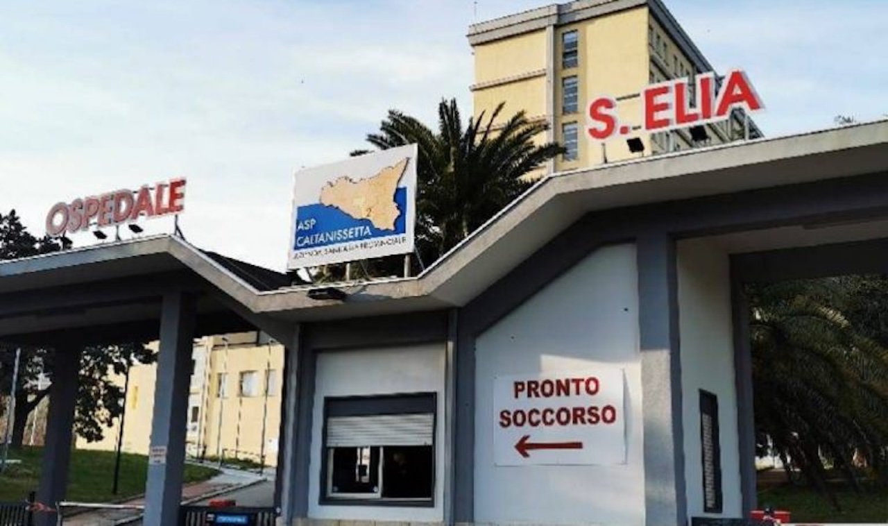 Incidente a Sciacca, donna finisce con l’auto in una scarpata: è grave