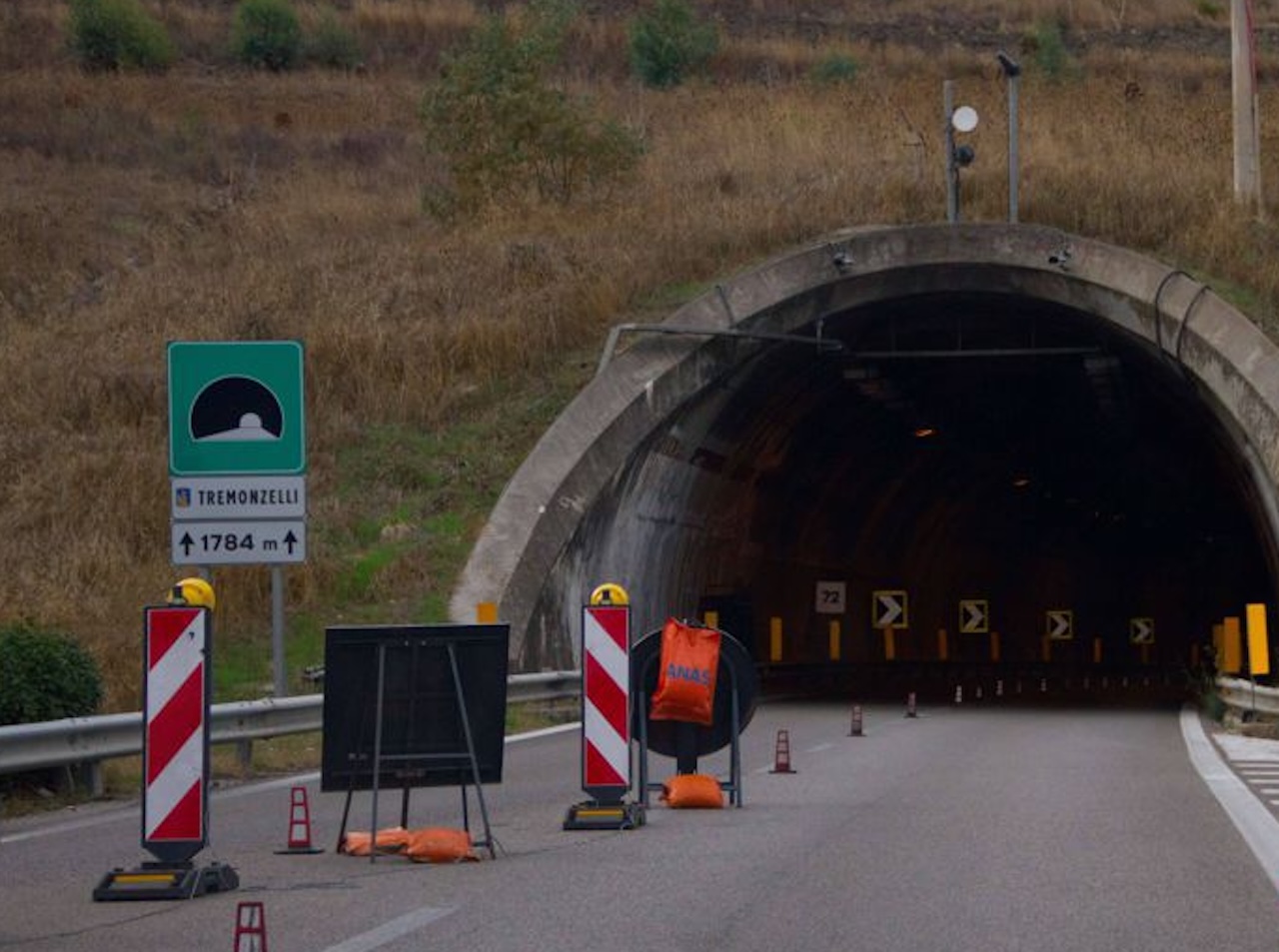 Incidente nella galleria Tremonzelli sull’A19 Palermo-Catania: traffico bloccato in direzione Palermo