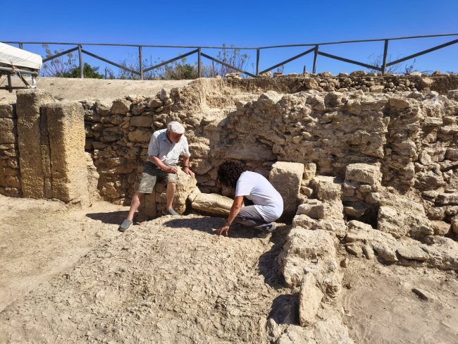 Mozia, rinvenuta statua greca datata 397 a.C. Scarpinato: “Ancora una volta la Sicilia si conferma crocevia di civiltà”