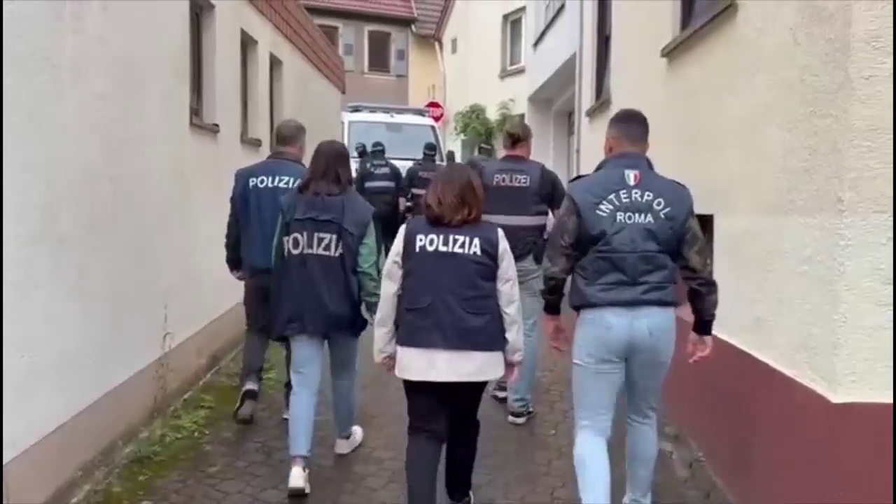 Arrestato in Germania somalo accusato di omicidio e torture a migranti: operazione internazionale coordinata dalla DDA di Palermo