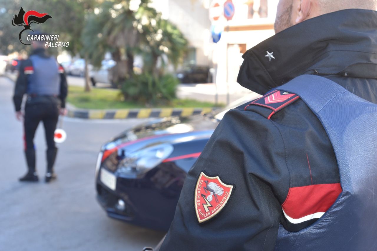 Arrestato palermitano con 30 panetti di hashish e 12mila euro in contanti