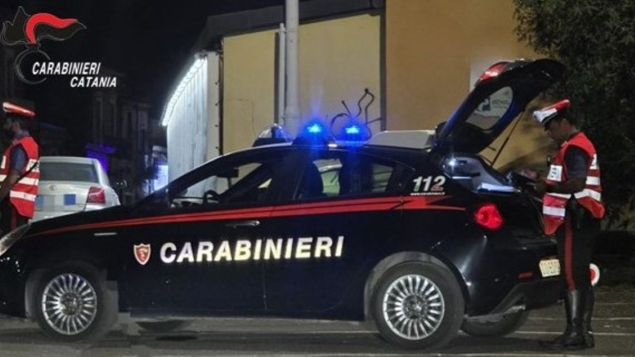 Tenta di sfondare abitazione con un bastone: straniero arrestato a Catania