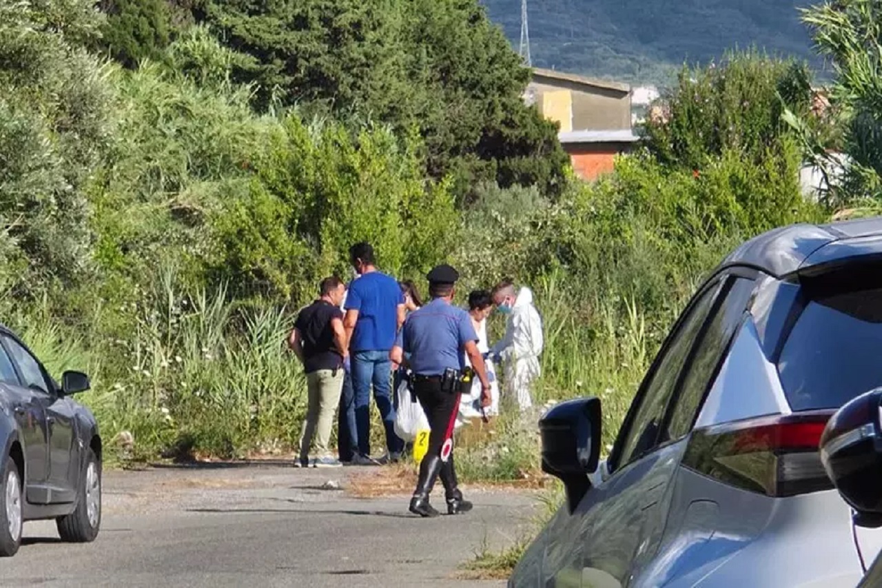 Cadavere ritrovato in un sacco della spazzatura, il vicino di casa confessa l’omicidio