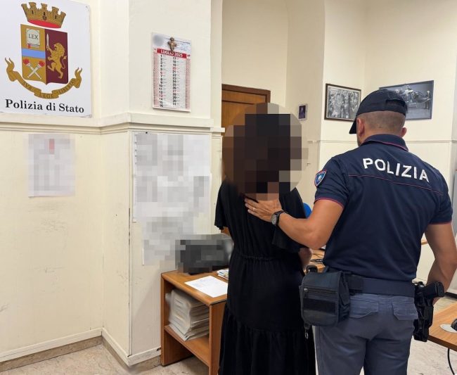 Catania, tenta di truffare un’anziana fingendosi un poliziotto: arrestato 53enne grazie all’intervento del figlio