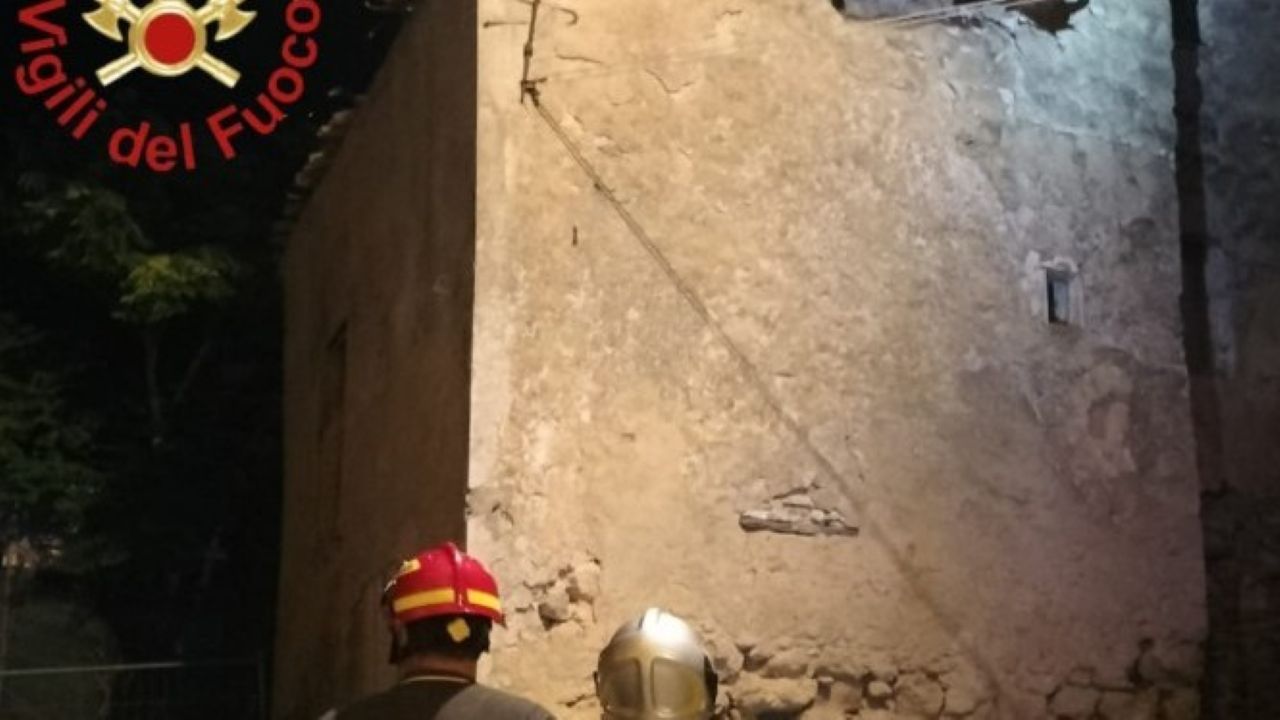 Paura per il crollo di un’abitazione a Enna