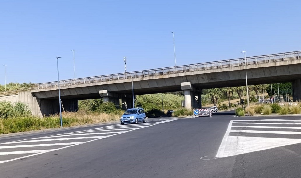 Il caso delle transenne sul viale Castagnola spostate dai passanti