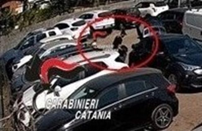 Catania, ladri di bagagli incastrati dai carabinieri alla Plaia