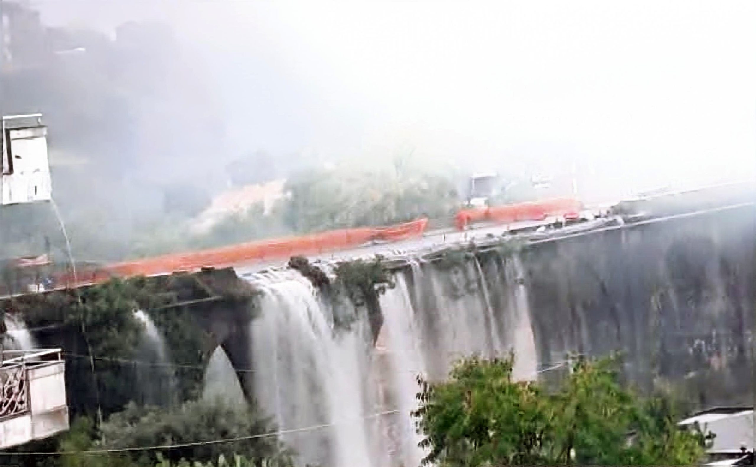 Randazzo, 30 minuti di inferno: grandine, allagamenti e strade distrutte. Il Ponte San Giuliano di nuovo ko