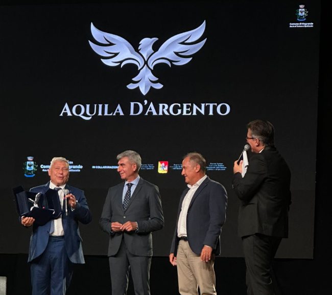 Premio alla carriera per Mauro Sapienza: al direttore sanitario del Garibaldi l’“Aquila d’argento”