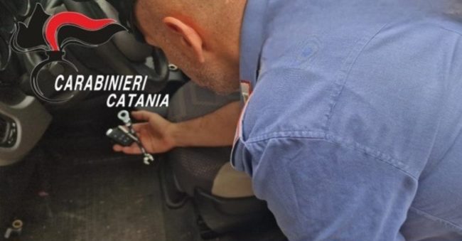 Sorpresi con grimaldelli e martelletti: ladri di auto incastrati a Mascalucia