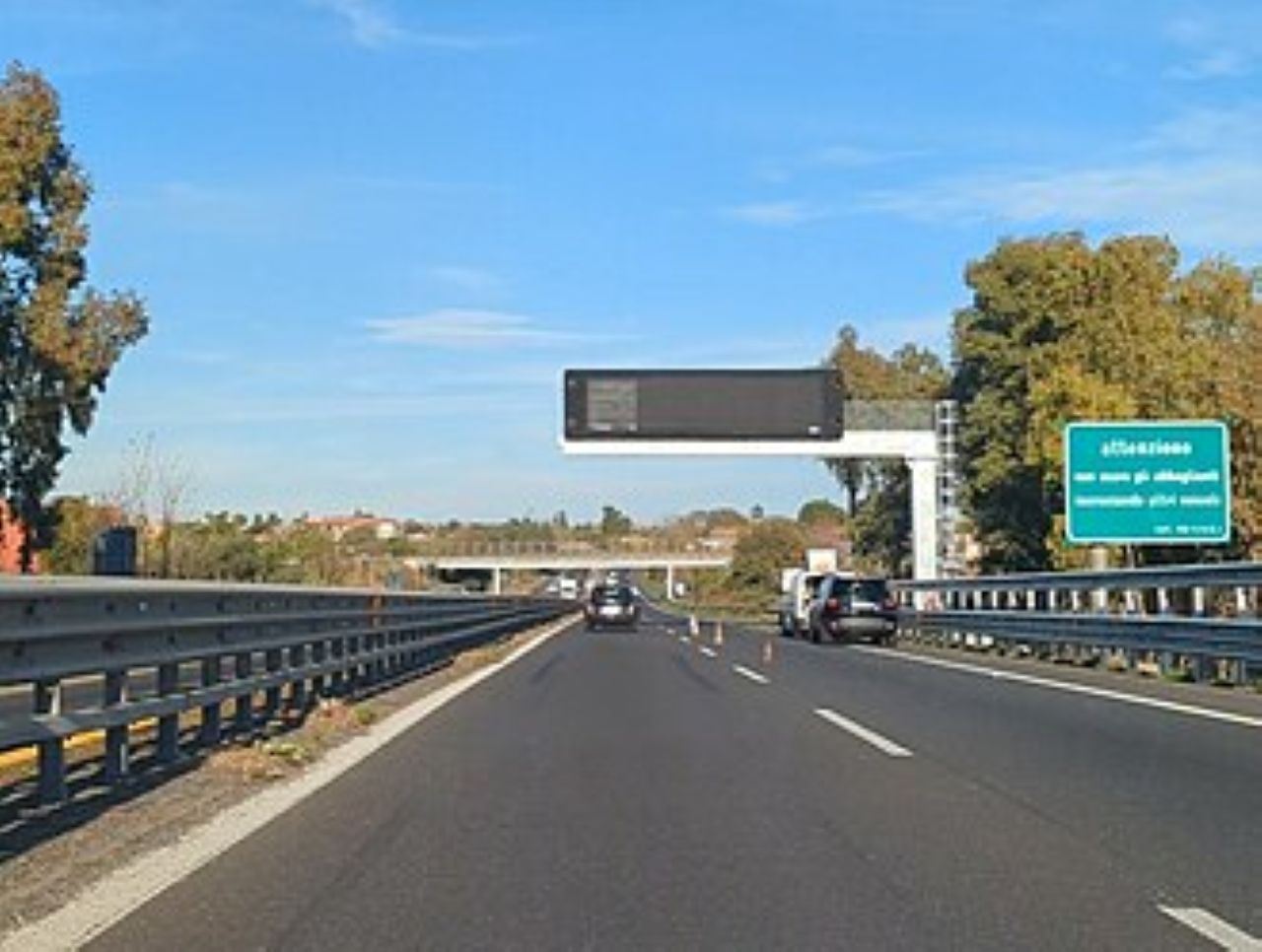 Auto in contromano sull’autostrada Messina-Catania