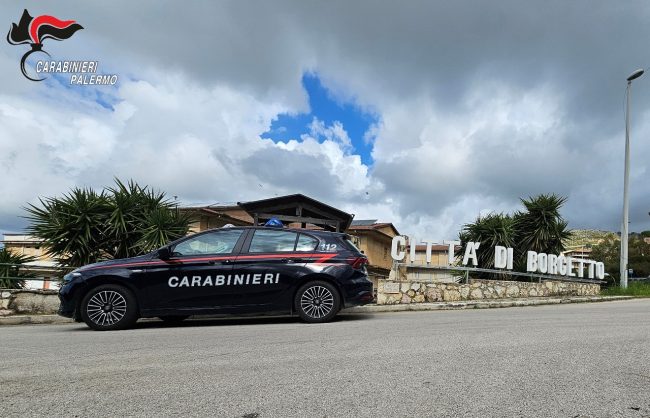 Armi clandestine in casa e droga in una scatola di scarpe: arrestato