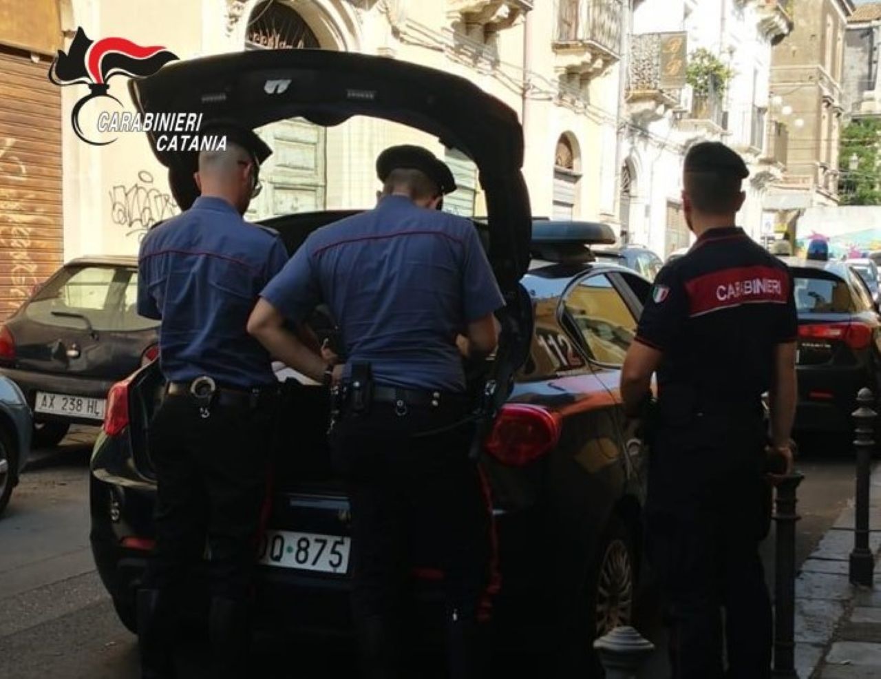 Ruba il cellulare ad una turista nel centro storico di Catania: fermato 24enne