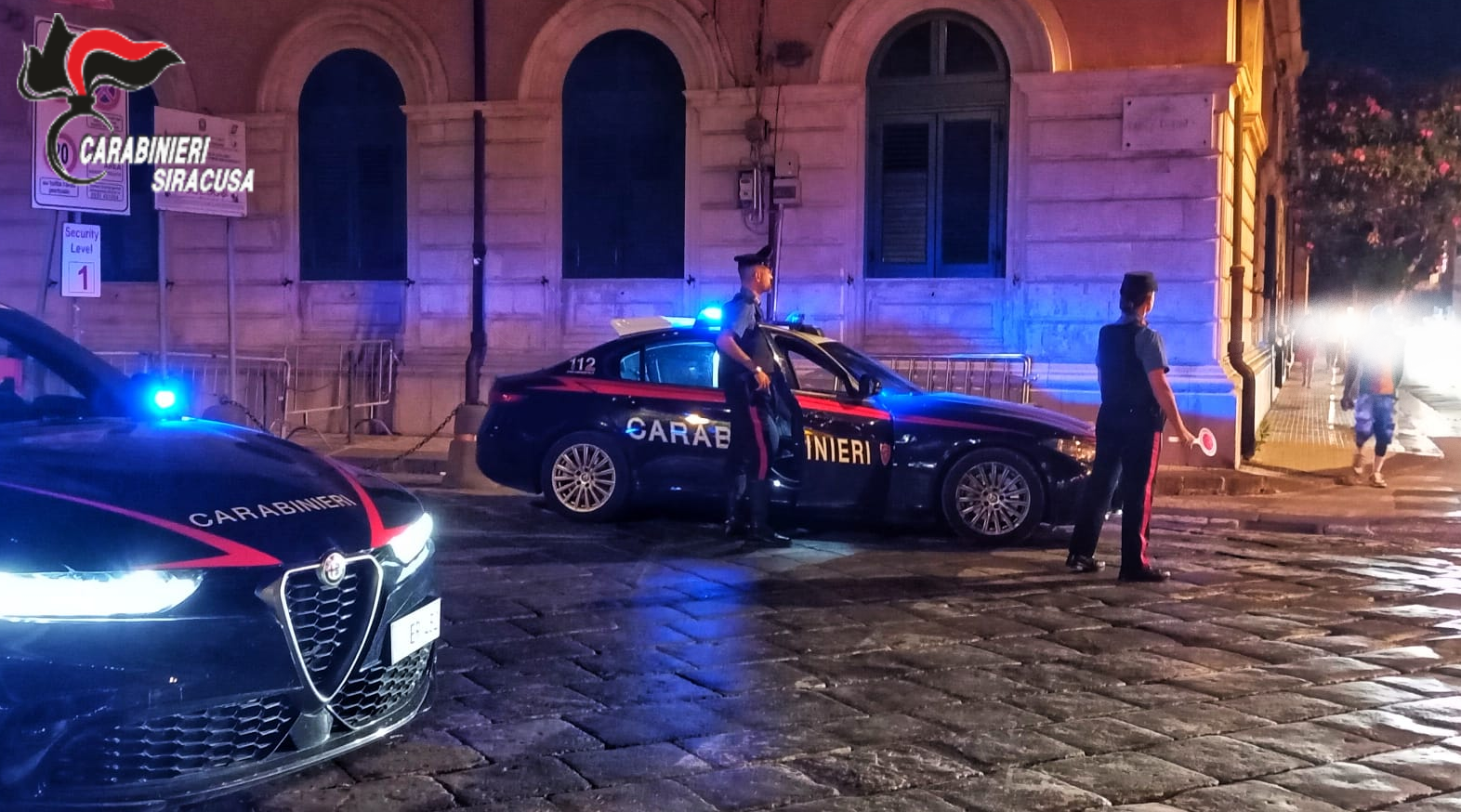 Scovati allacci abusivi alla rete elettrica: denunciati i titolari di una carrozzeria e di un autolavaggio