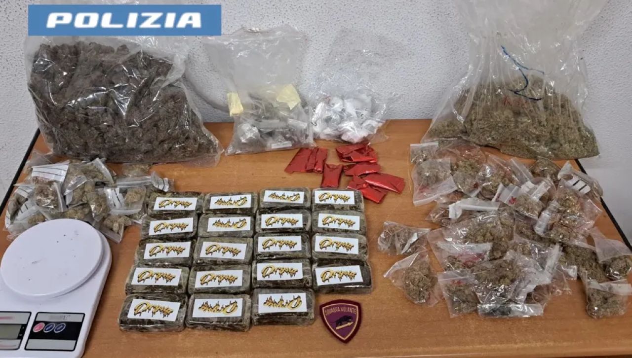 Droga nei sedili dell’auto, nel frigo e in un “cubo” da rider: arrestato 37enne a Catania