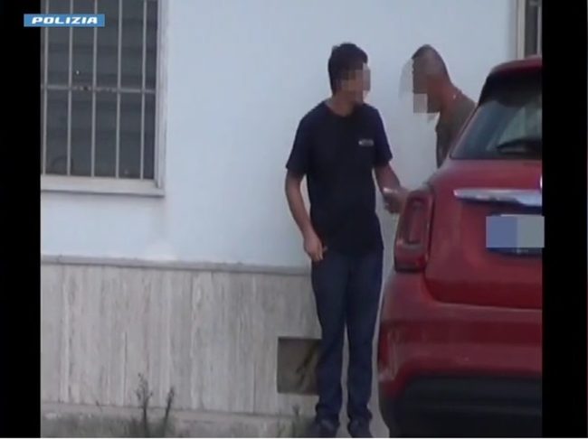 Ragusa, estorce denaro all’ex datore di lavoro: arrestato un 30enne – VIDEO