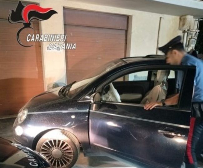 A spasso a bordo di un’auto rubata: incastrato 21enne a Giarre