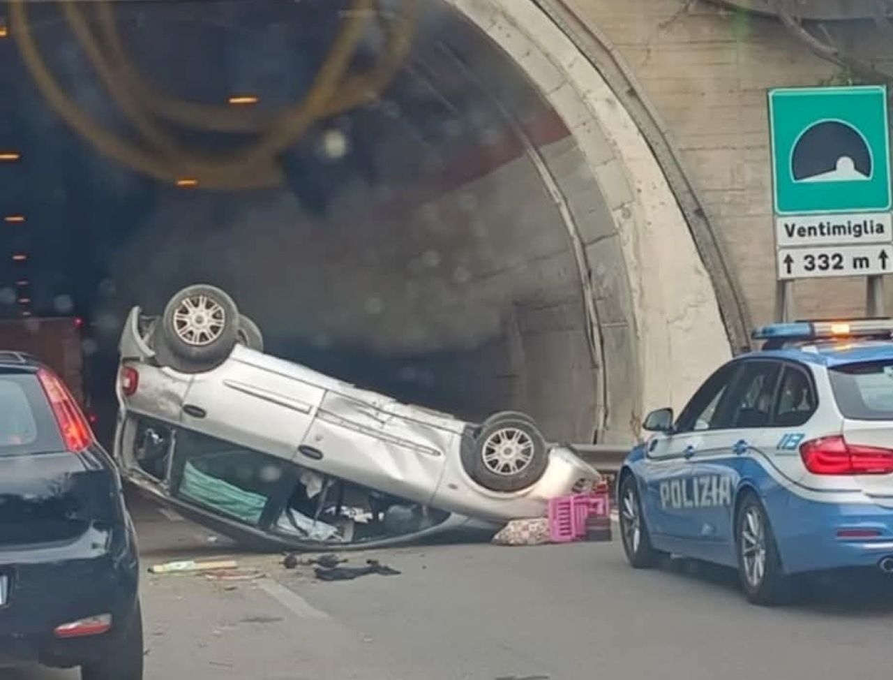 Incidente sull’A19 Palermo-Catania, auto si ribalta in galleria: tre feriti e traffico in tilt