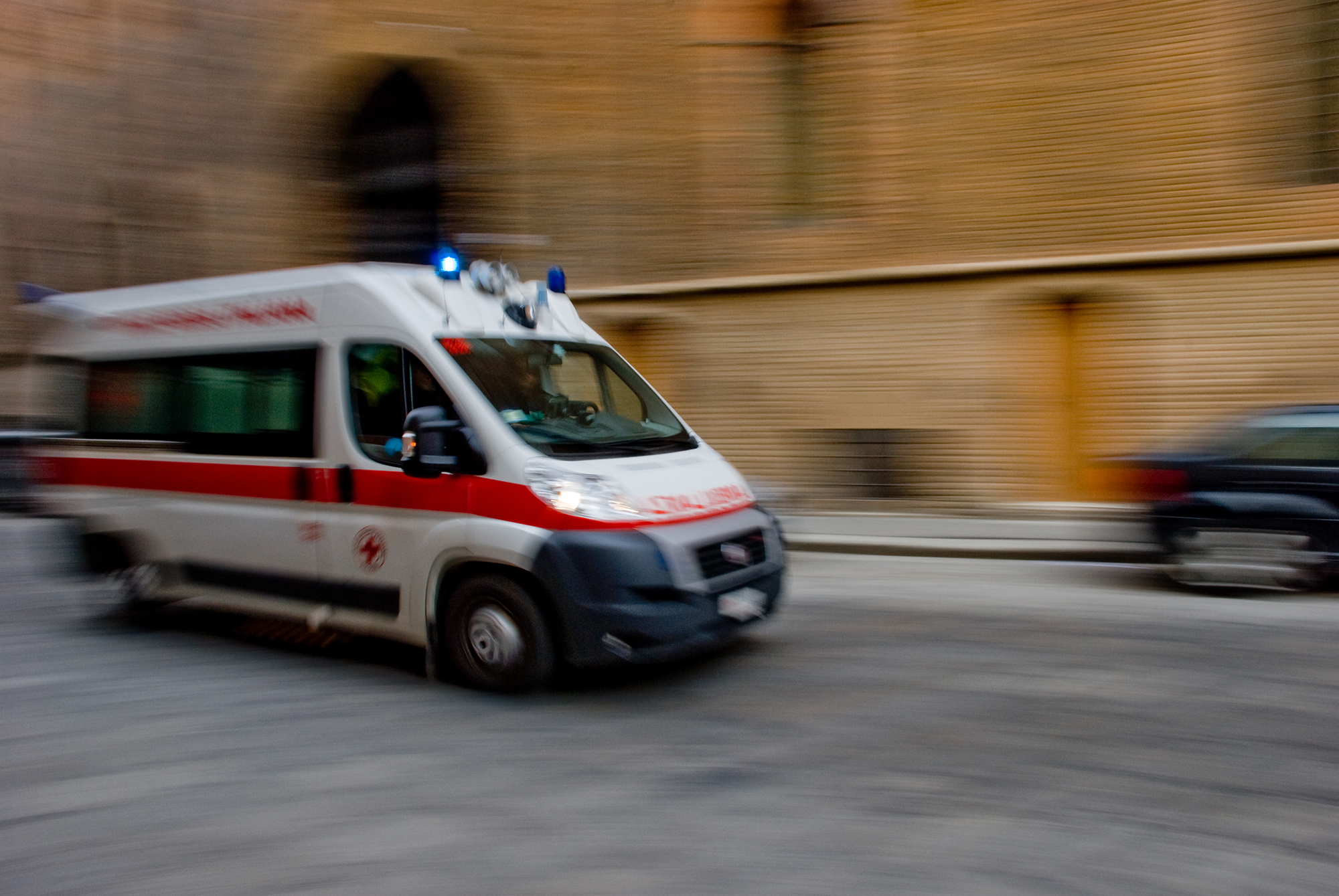 Marsala, grave incidente nella notte: tre auto coinvolte e sette feriti