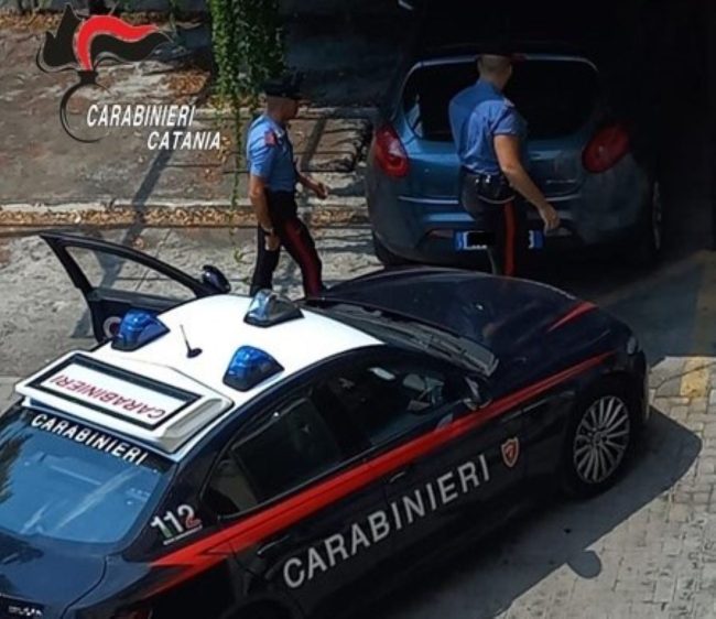 Rubano un’auto a Giarre ma vengono intercettati a Mascali: tre arresti
