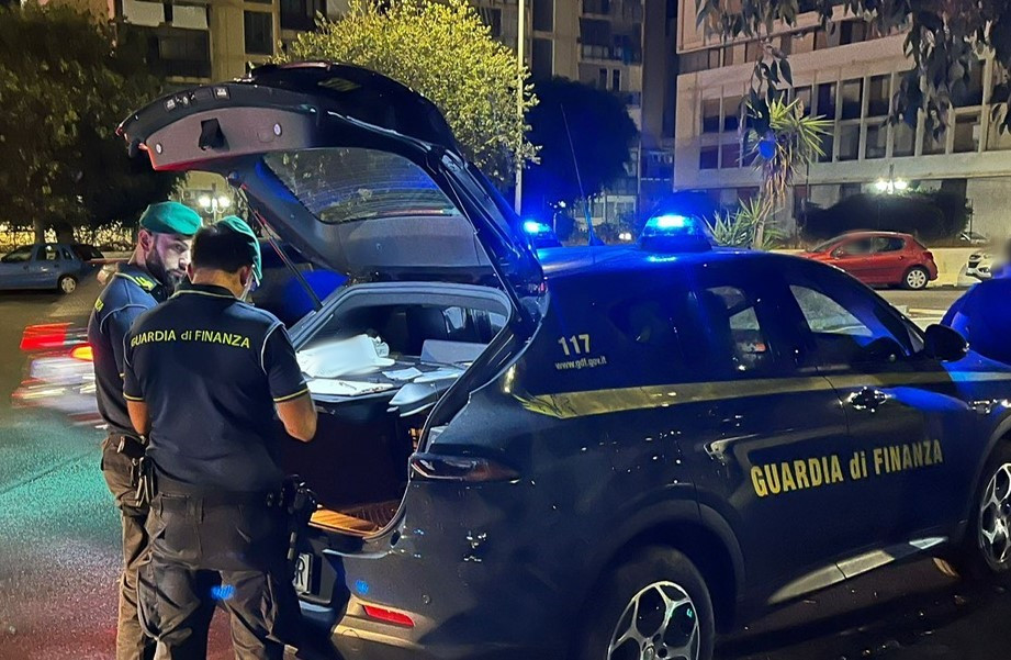Catania, controlli interforze sulla movida: 395 persone identificate, oltre 200 sanzioni e attività sospese