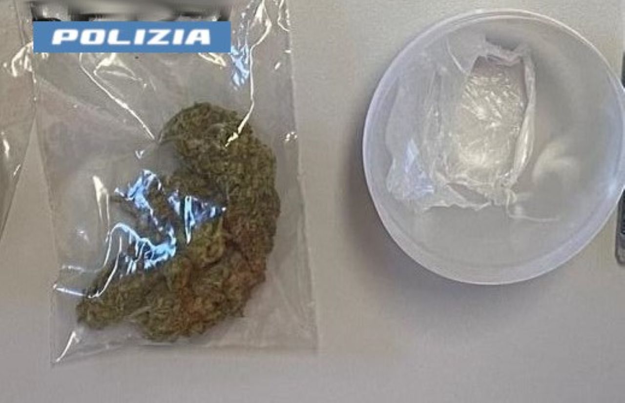 Polizia trova droga a casa di un catanese: la moglie lo chiama e gli chiede spiegazioni