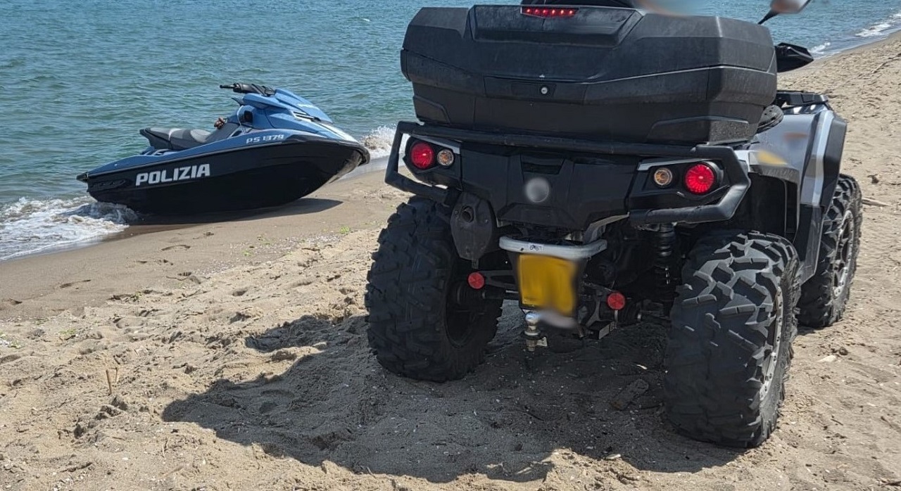 Lascia il quad in spiaggia per fare un bagno, nei guai un catanese