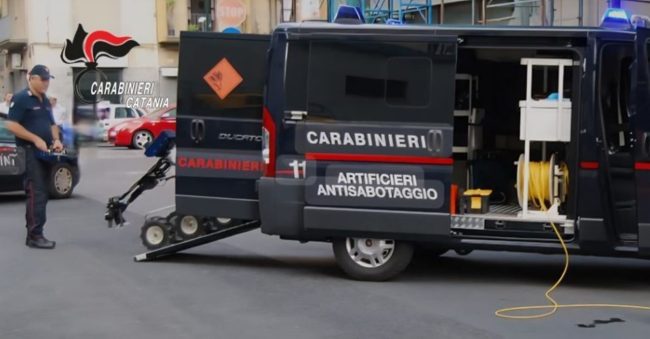 Paternò, nascondeva munizioni e un ordigno “fai da te” in casa propria: denunciato 42enne
