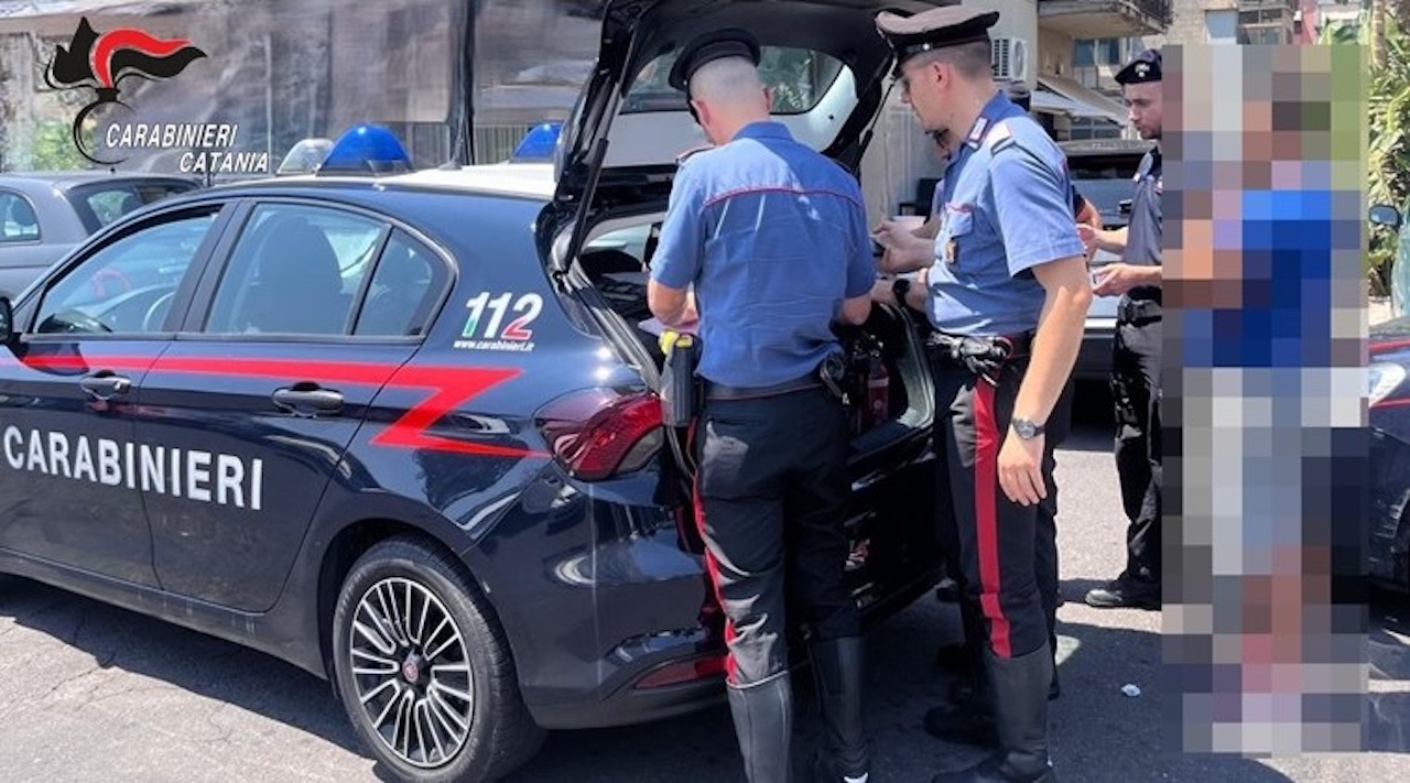 Controlli dei Carabinieri a Catania: un arresto per evasione e una denuncia per guida senza patente